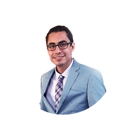 cardiólogo Dr. Juan Díaz Heredia, cardiólogo en Guayaquil, en su consultorio de Interhospital